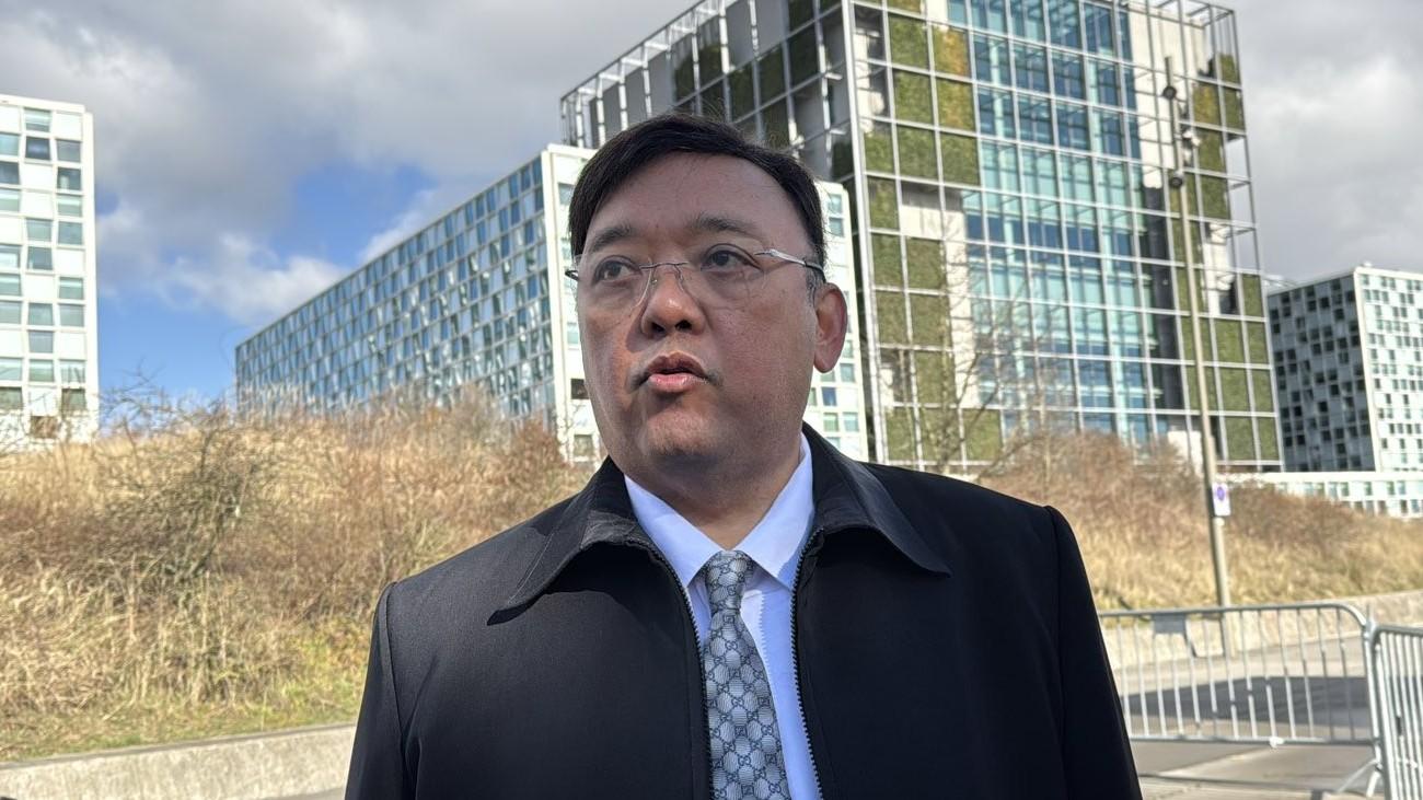 Harry-Roque-Challenges-Duterte-Lawyer's-Remarks-Amid-Legal-Disputes