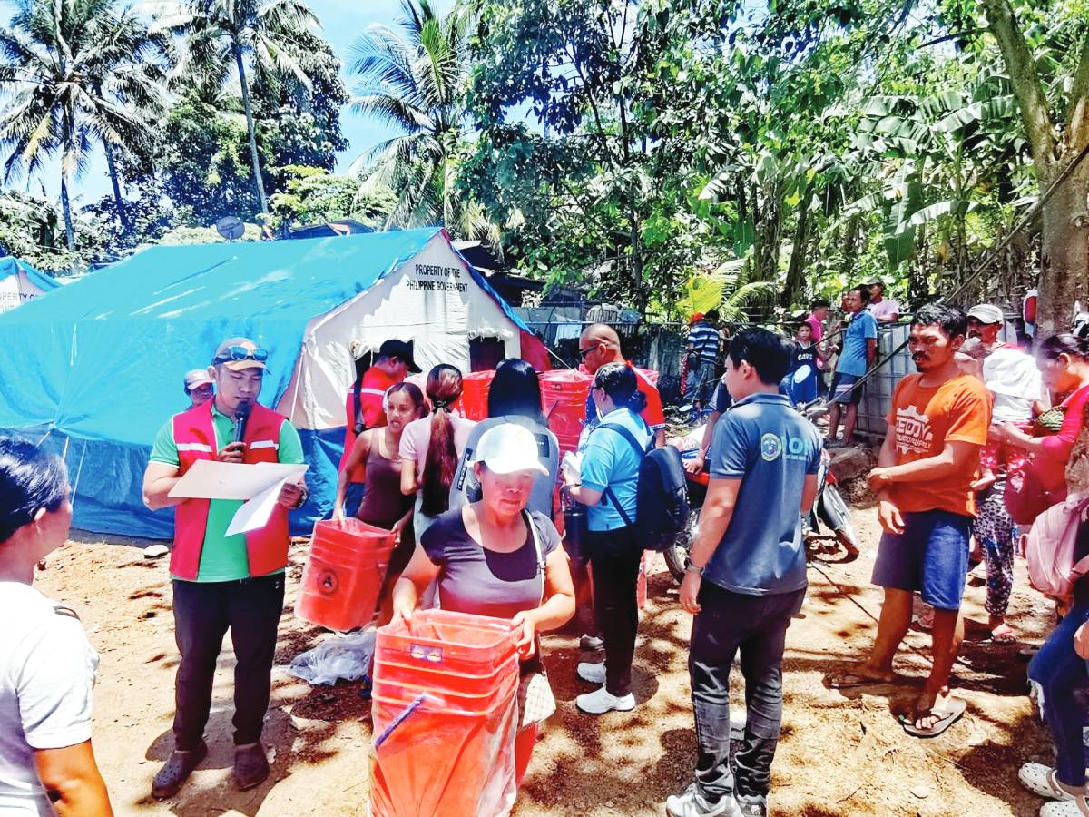 Over-1500-Evacuees-Return-Home-as-Kanlaon-Volcano-Alert-Downgraded