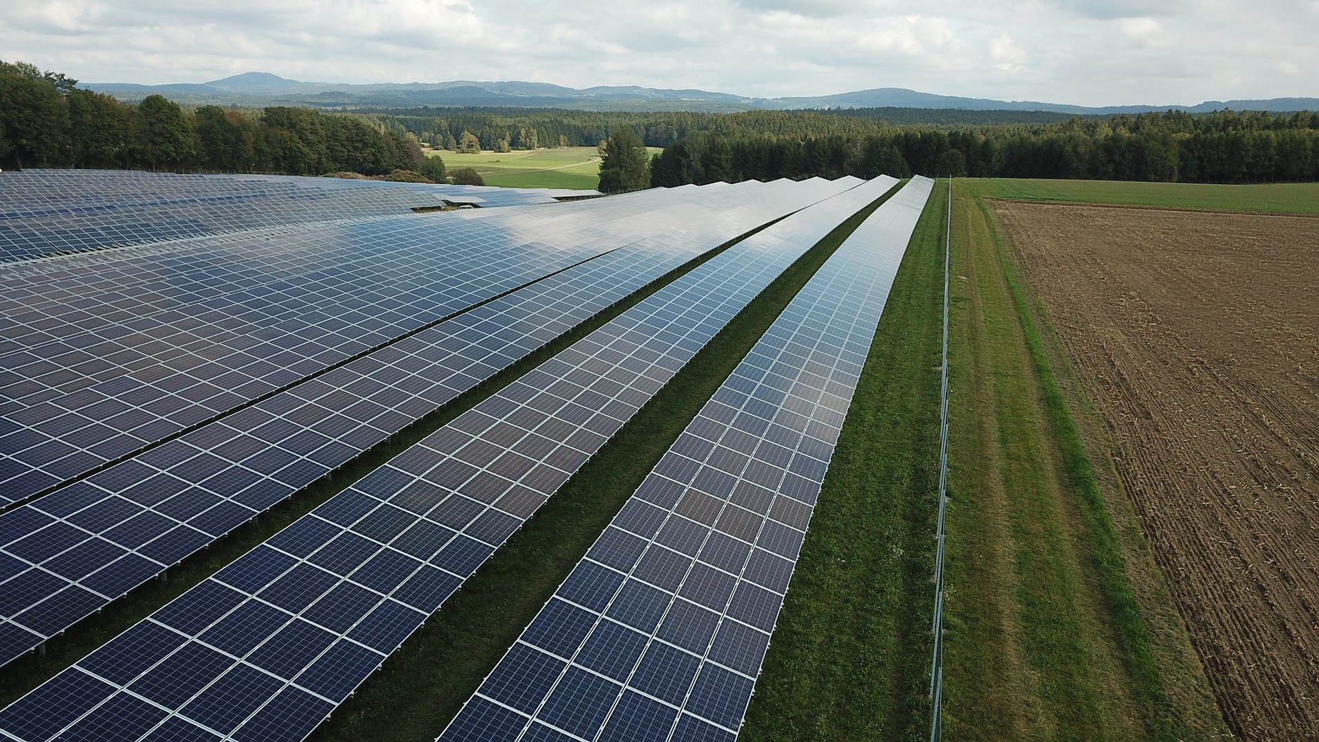 China's-CO2-Emissions-Decline-1percent-in-H1-2025-Amid-Renewable-Energy-Expansion