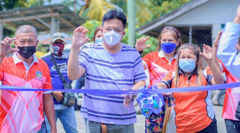 Siquijor-Governor-Distributes-Water-and-Electricity-Supplies-in-Lazi-Municipality