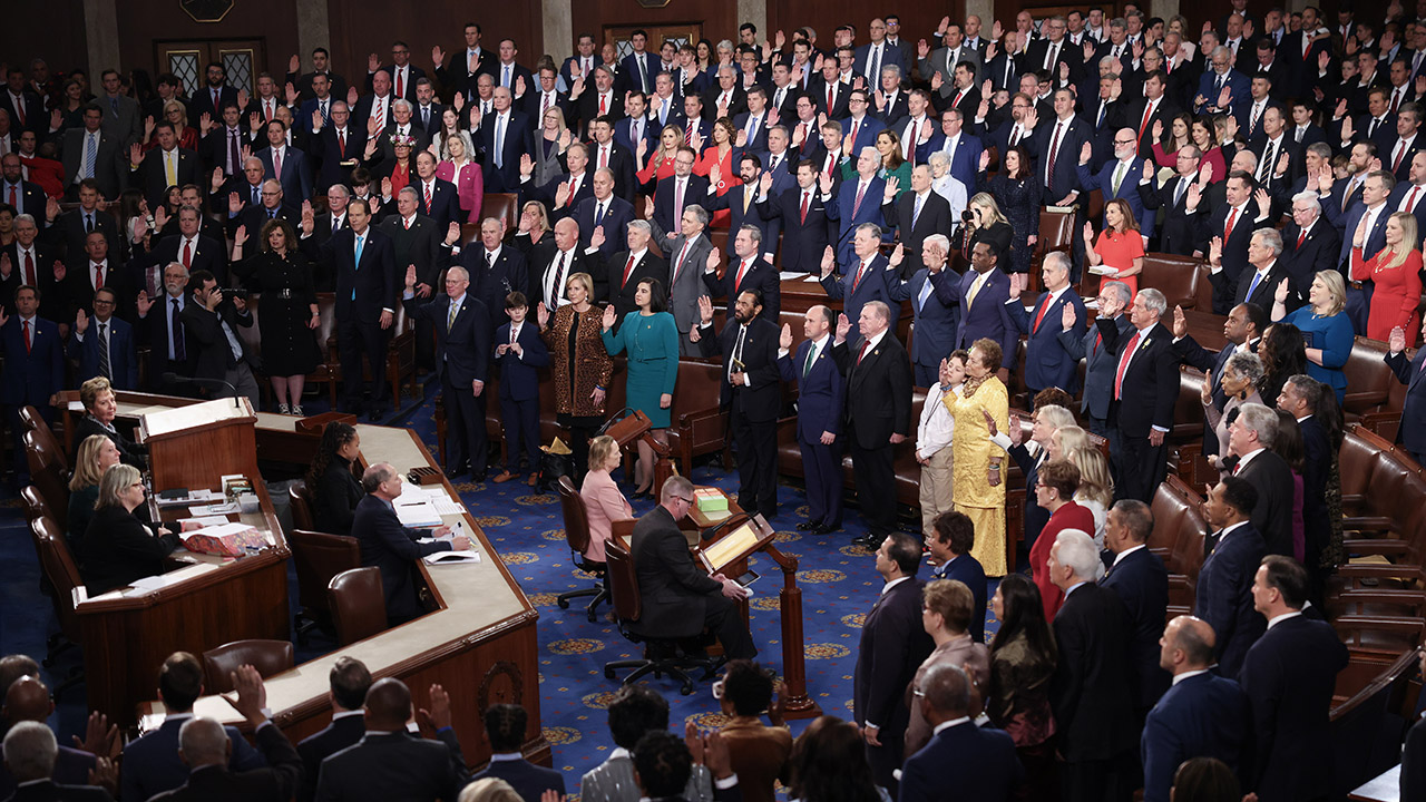 Romblon-Councilor-Comments-on-Height-Difference-During-Senate-Visit-with-Young-Legislators